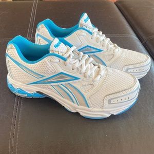 New Woman’s Reebok Sneaker’s DMX Ride, Size 7, white and blue